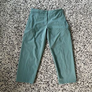 Lululemon Ventlight Cargo MR Crop Pants Women’s Size 10